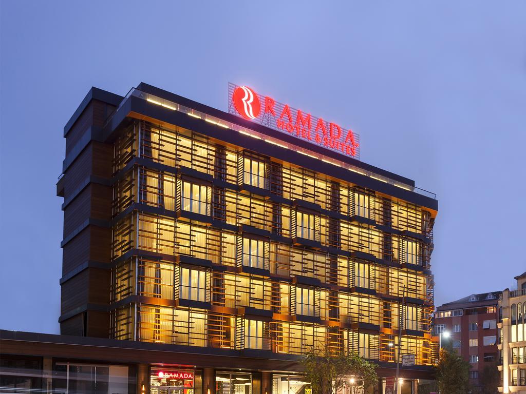 Ramada Hotel & Suites by Wyndham Istanbul Sisli. Фото 1