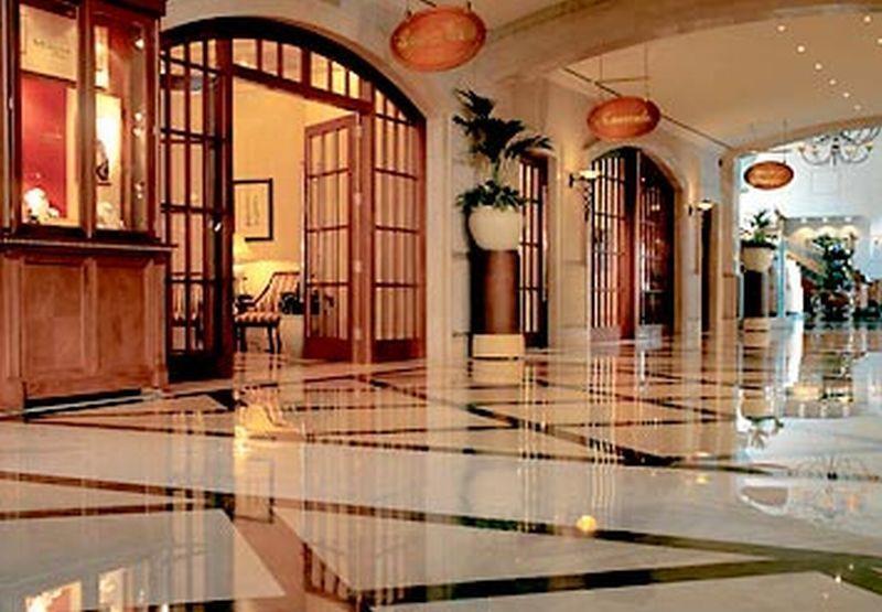 The Bristol Hotel. Фото 2