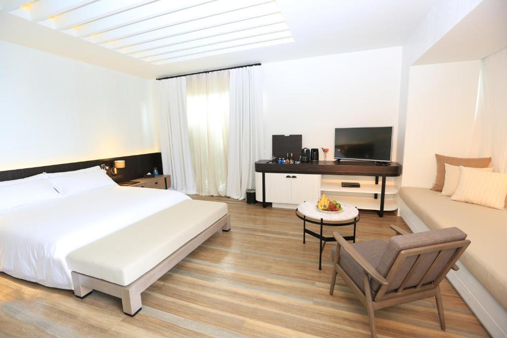 Celes BeachFront Resort. Фото 2