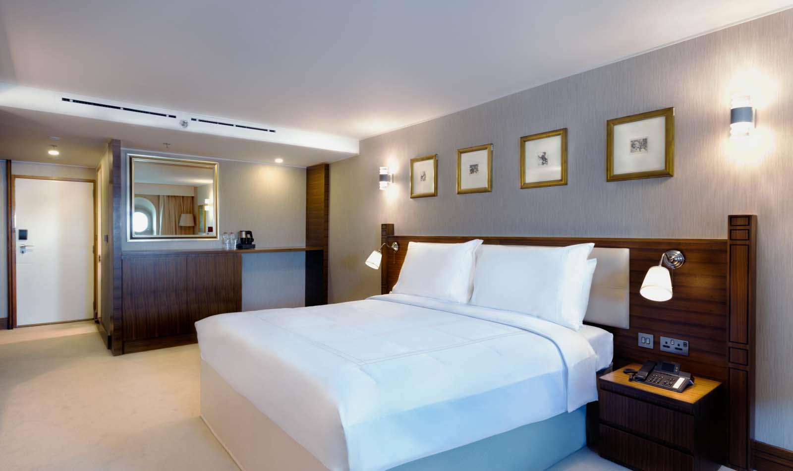 Queen Elizabeth 2. Фото 2