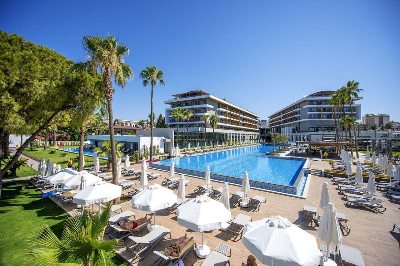 Acanthus & Cennet Barut Collection. Фото 3
