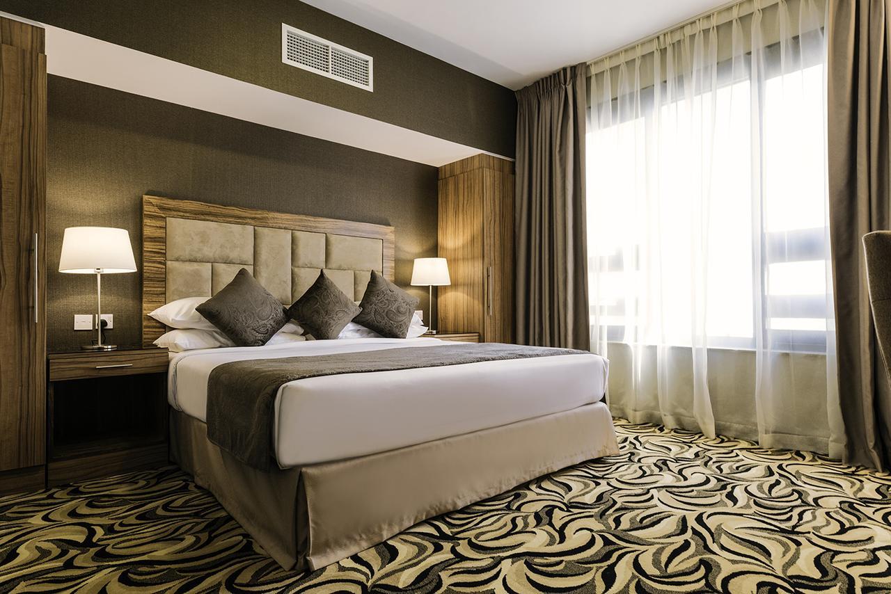 Emirates Plaza Hotel. Фото 1