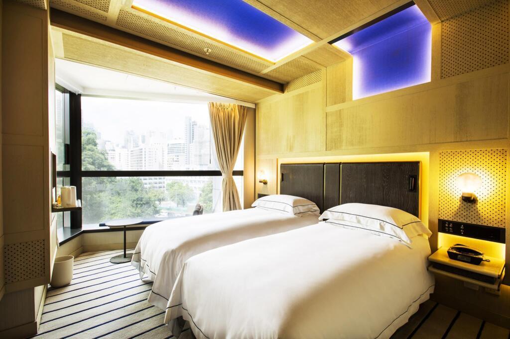 The Emperor Hotel. Фото 3