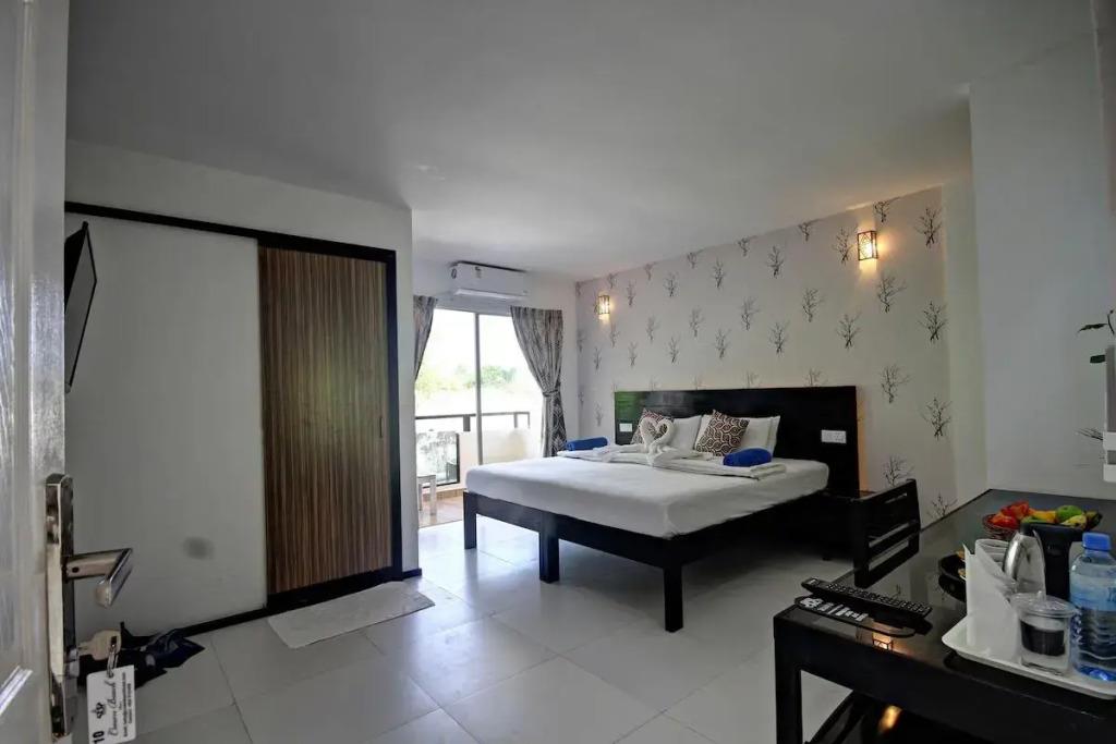 Crown Beach Hotel Maldives. Фото 3