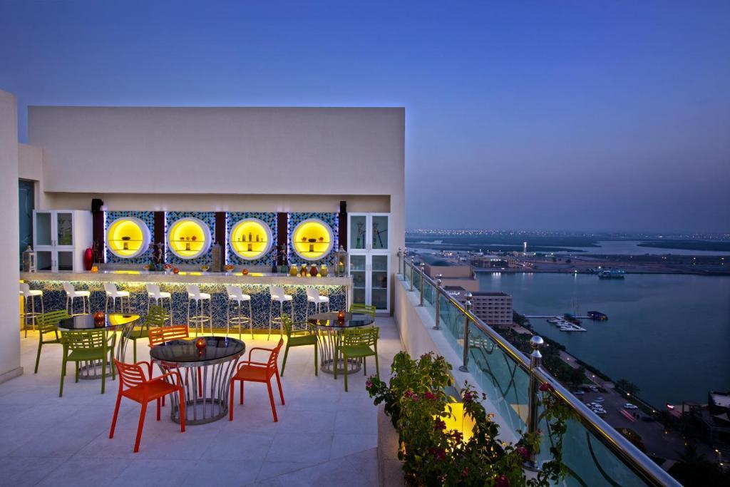 DoubleTree By Hilton Ras Al Khaimah Corniche Hotel & Residences. Фото 3