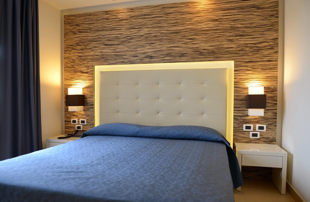 Prince Franklyn Hotel. Фото 2