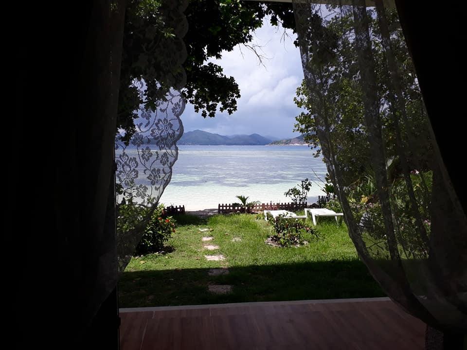 La Digue Luxury Beach Bungalow. Фото 2