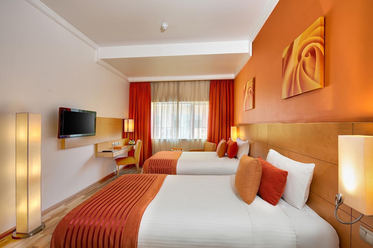 Al Khoory Executive Hotel. Фото 2
