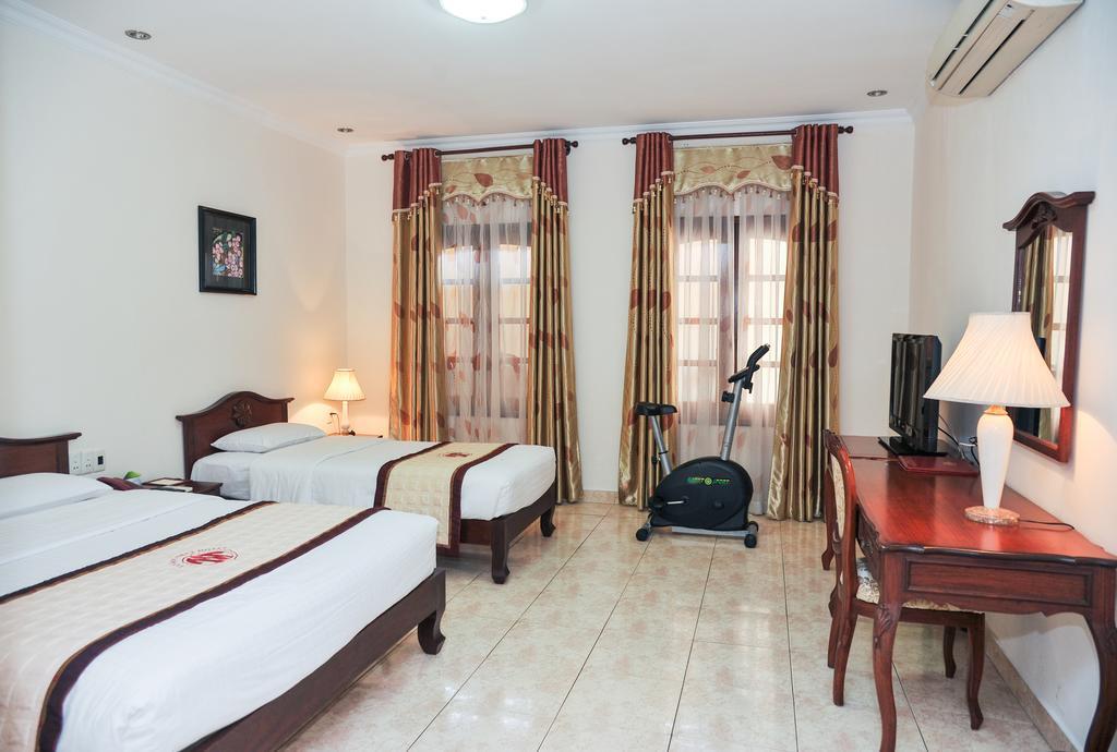 Tan Son Nhat Hotel. Фото 3