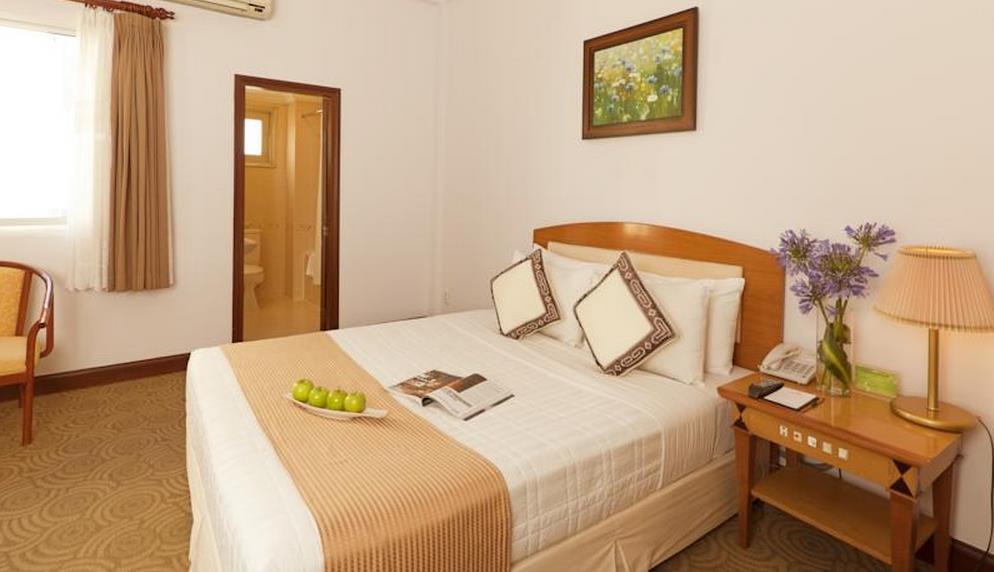 Liberty Hotel Saigon Parkview. Фото 3