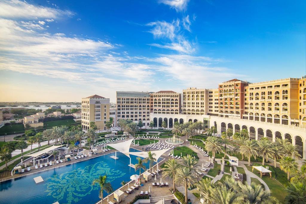 The Ritz-Carlton Abu Dhabi Grand Canal. Фото 1