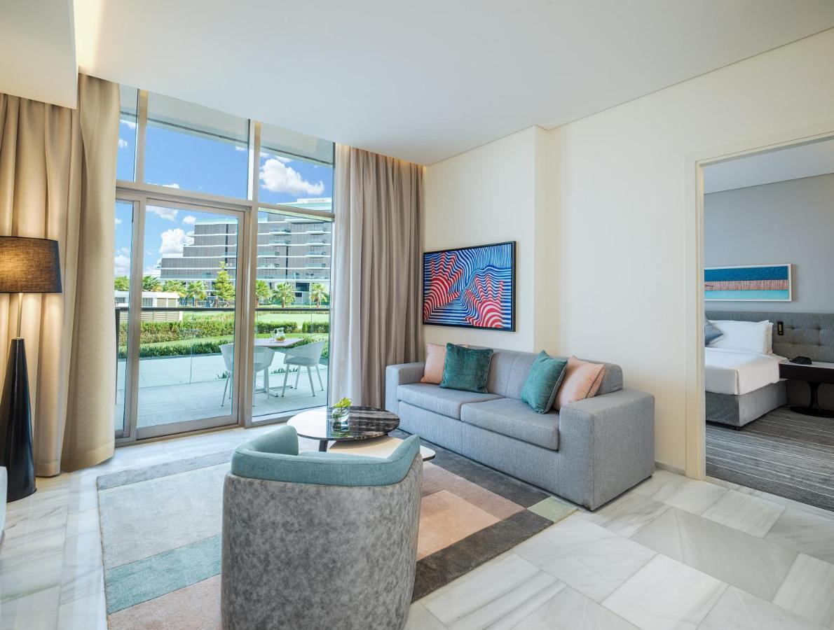 Th8 Palm Dubai Beach Resort Vignette Collection, an IHG hotel. Фото 3