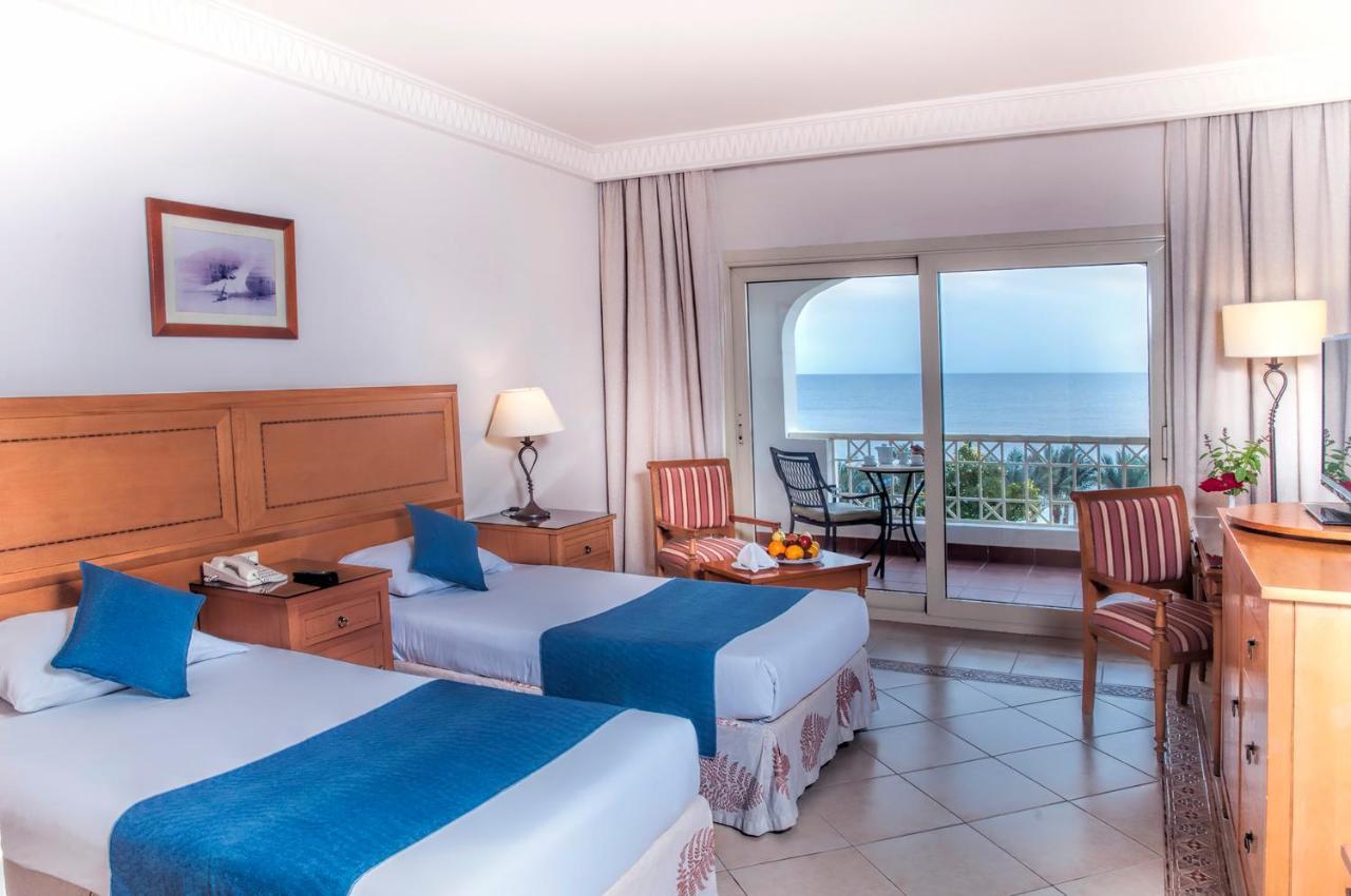 Continental Plaza Beach Resort. Фото 3