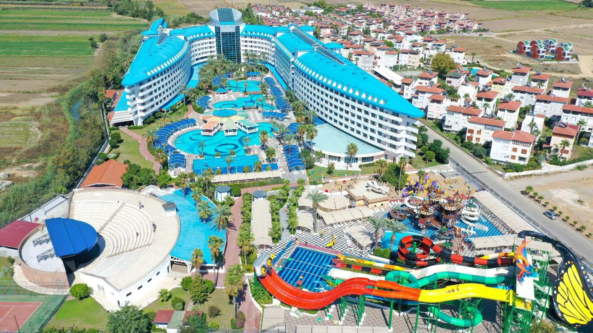 Crystal Admiral Resort Suites & Spa. Фото 1