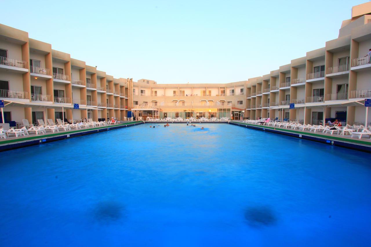 Sharjah Beach Hotel. Фото 3