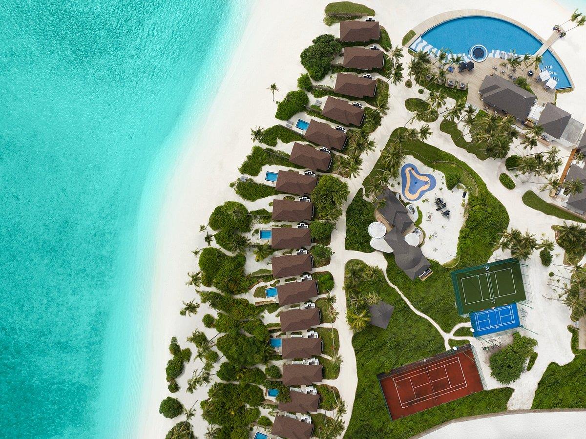 Avani+ Fares Maldives Resort. Фото 1