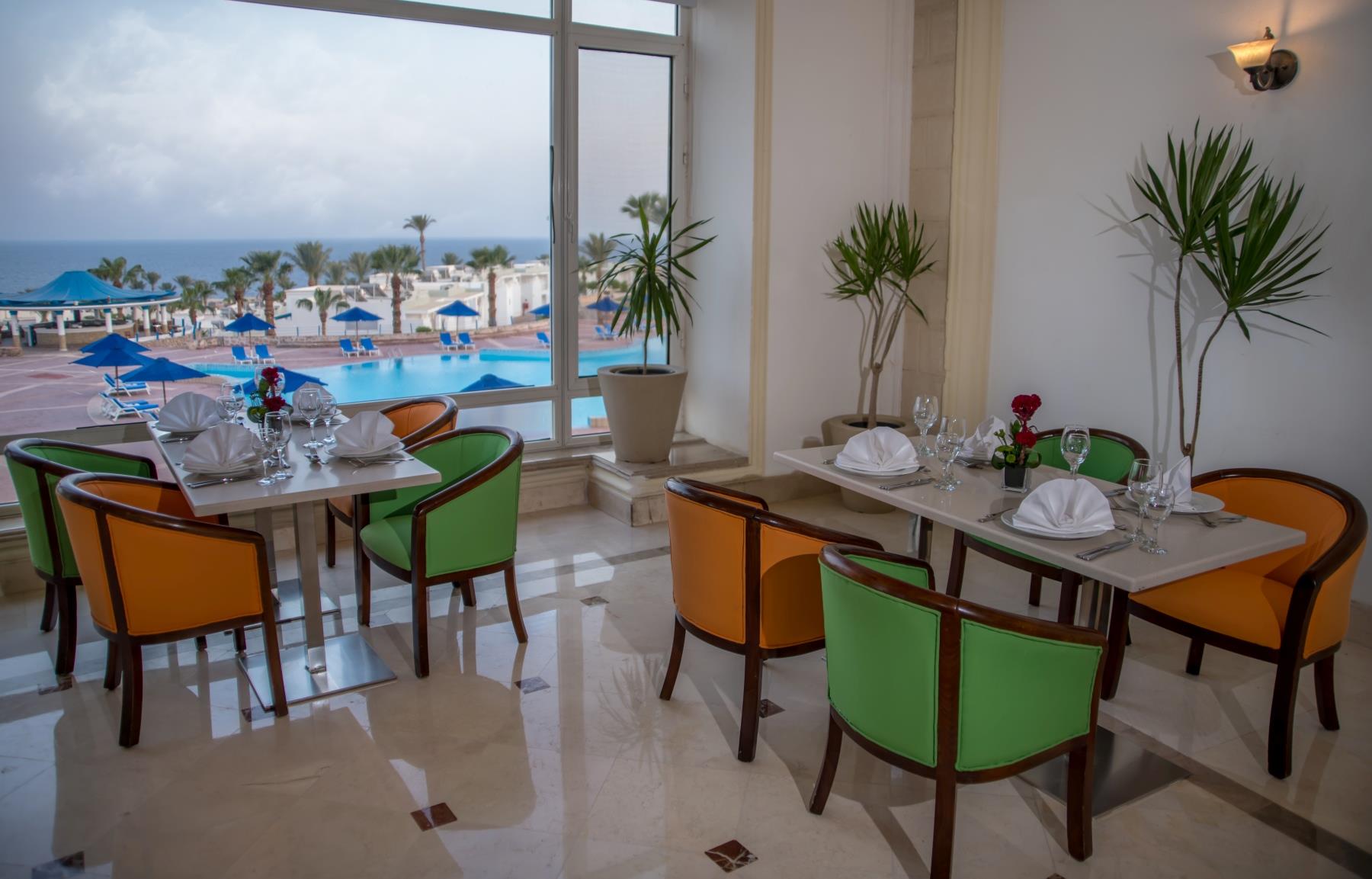 Renaissance Golden View Beach Resort. Фото 2