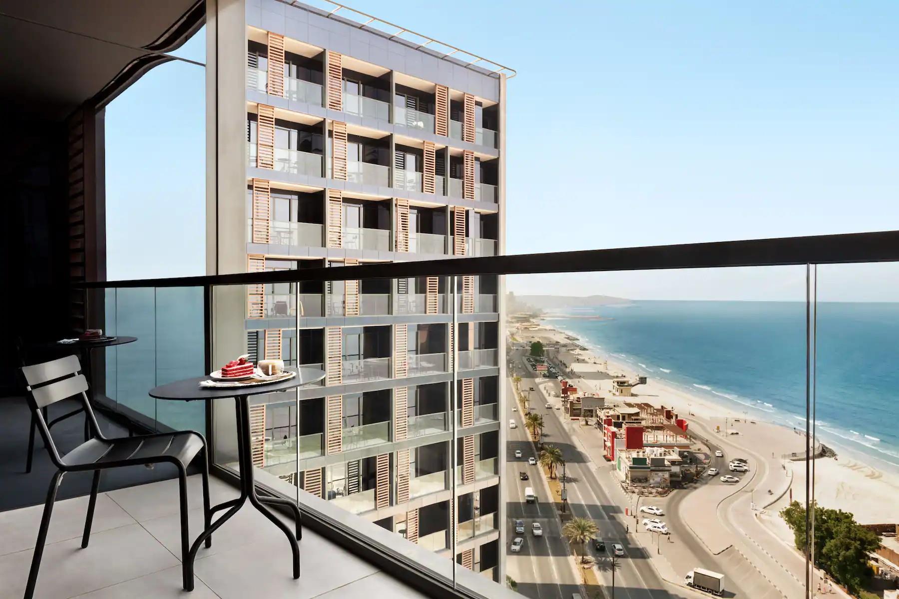 Wyndham Garden Ajman Corniche. Фото 4