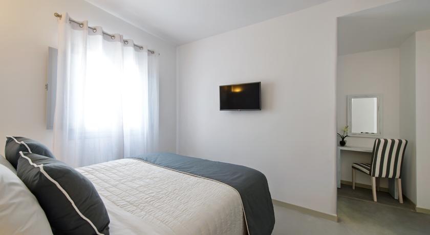 Central Fira Hotel. Фото 2