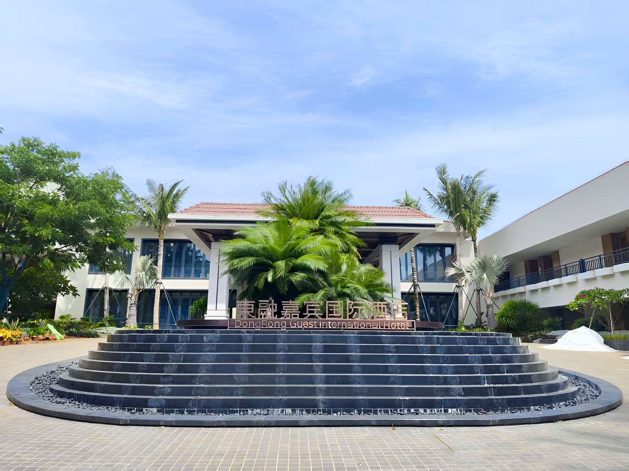 Sanya Dongrong Guest International Hotel. Фото 1