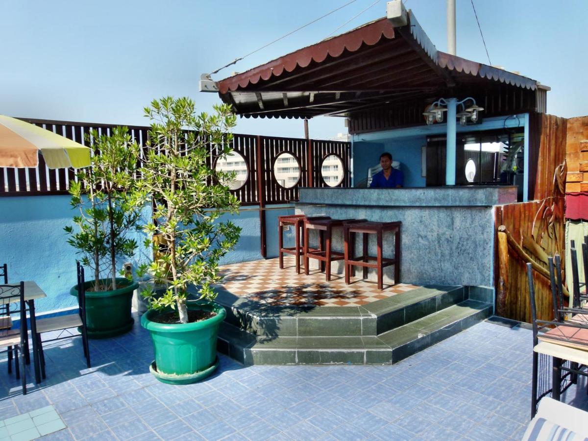 Knight Armour Hotel. Фото 2