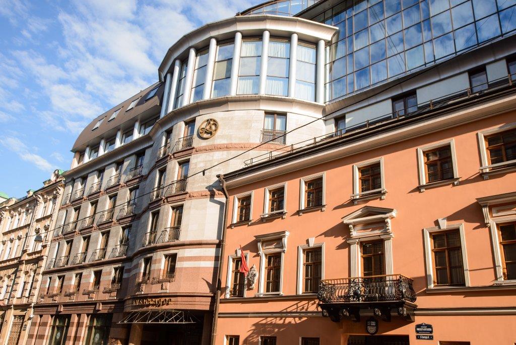 Ambassador. Фото 1