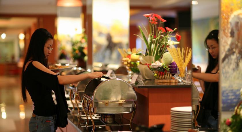 Baron Beach Hotel. Фото 3