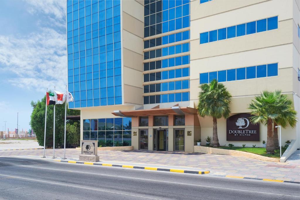 DoubleTree By Hilton Ras Al Khaimah Corniche Hotel & Residences. Фото 1
