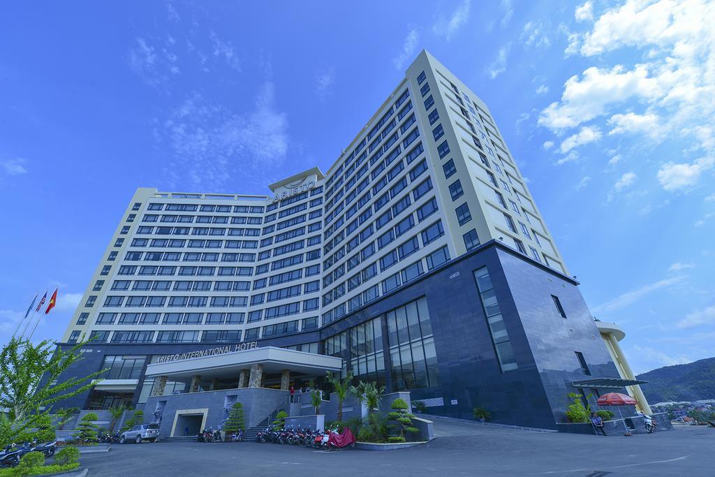 Aristo International Hotel. Фото 1
