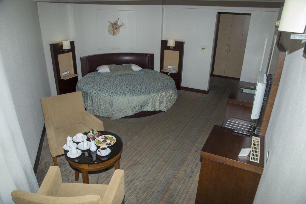 Mom Hotel. Фото 3