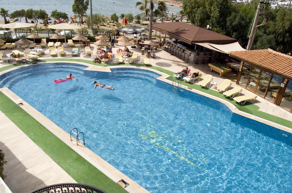 Tropicana Beach Hotel. Фото 2