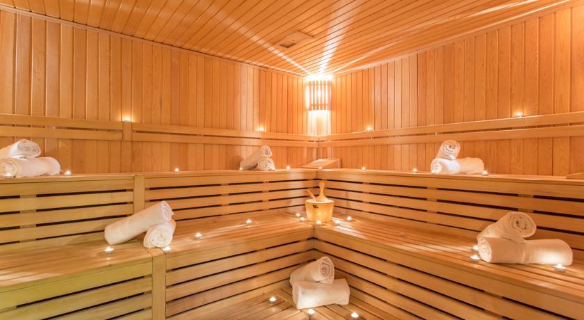 Falcon Hotel. Фото 2