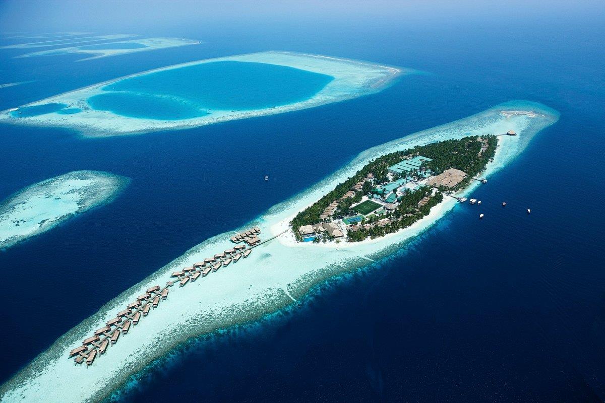 Vilamendhoo Island Resort & Spa. Фото 1