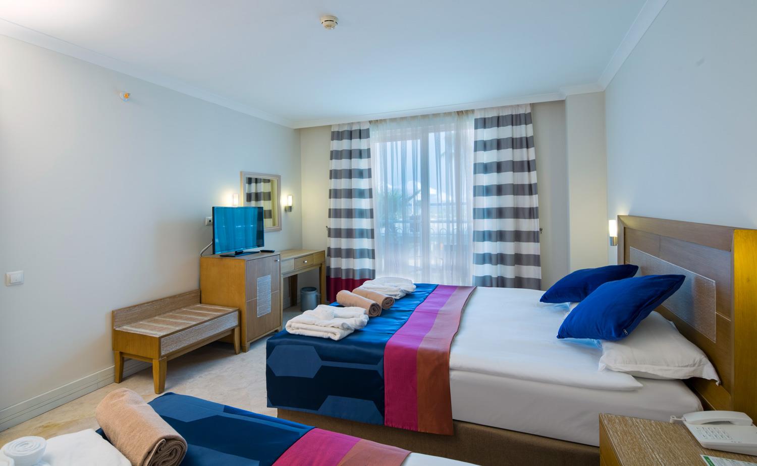 Crystal Boutique Beach Resort. Фото 2