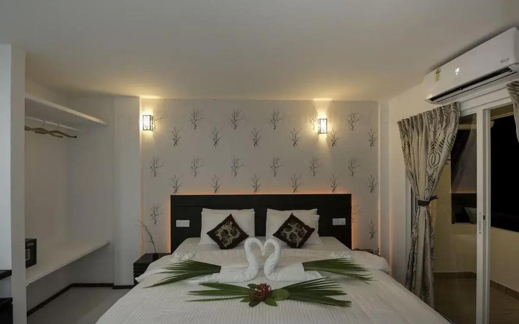 Crown Beach Hotel Maldives. Фото 1