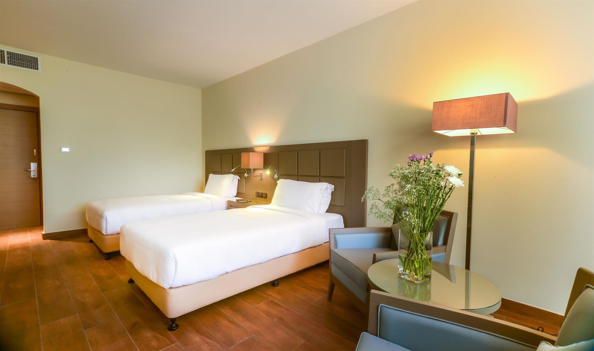The Village at The Cove Rotana Resort. Фото 2