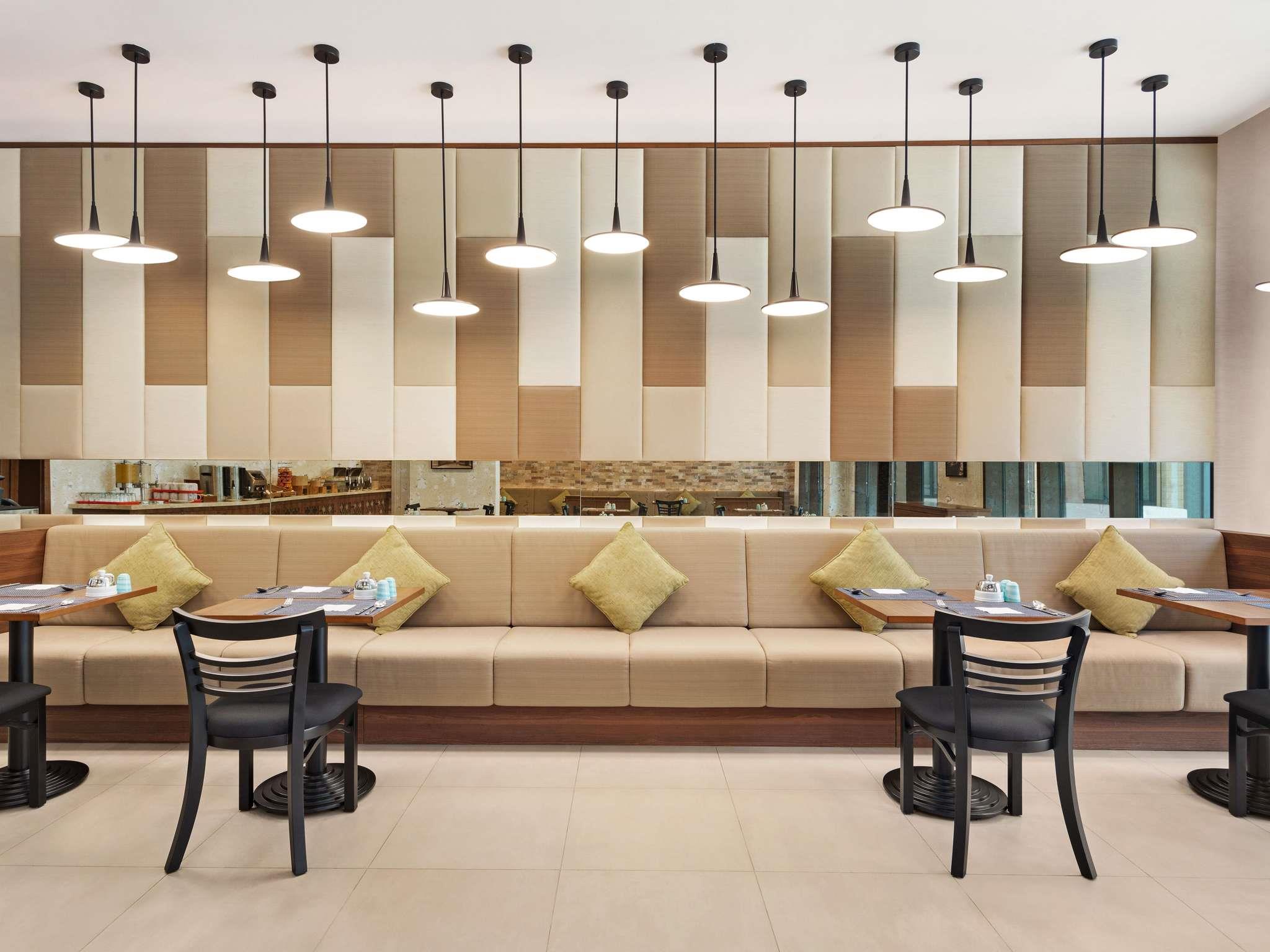 Ibis Styles Dubai Gold District. Фото 4