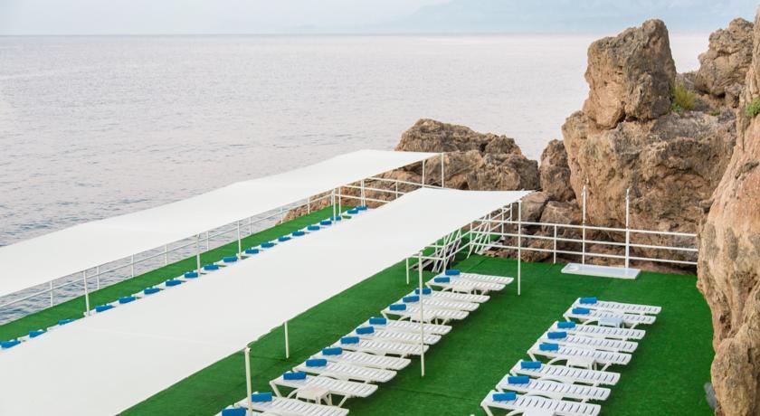 Falcon Hotel. Фото 4