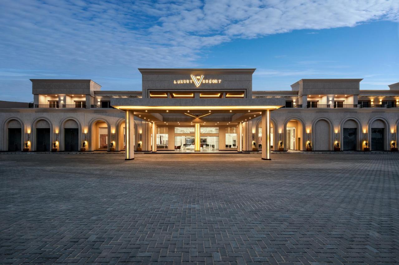 The V Luxury Resort. Фото 1