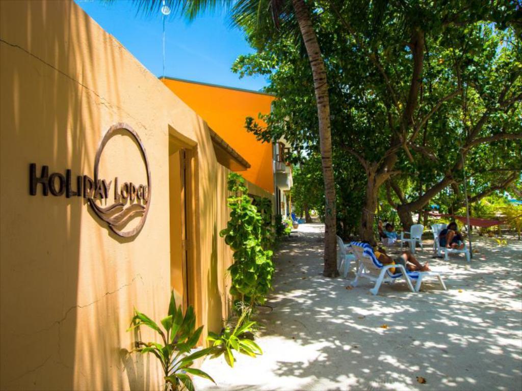 Holiday Lodge Maldives. Фото 1