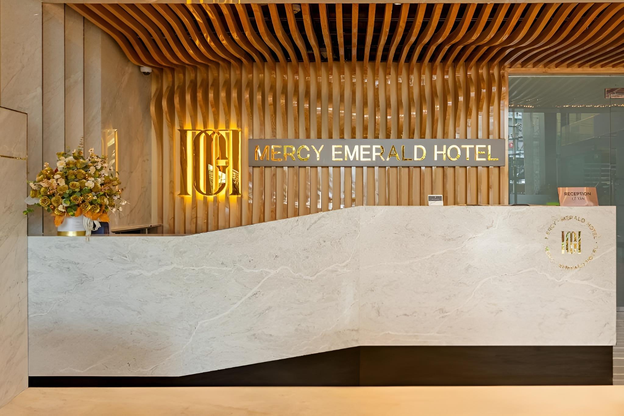 Mercy Emerald Hotel. Фото 2
