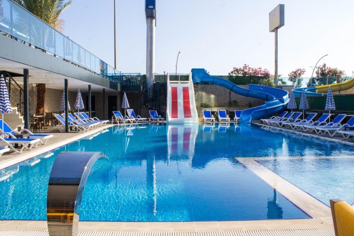 Relax Beach Hotel. Фото 2