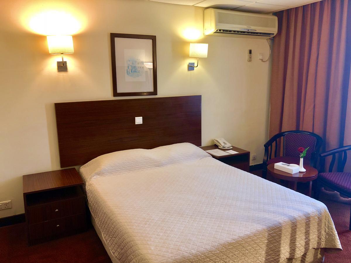 Ajman Beach Hotel. Фото 2