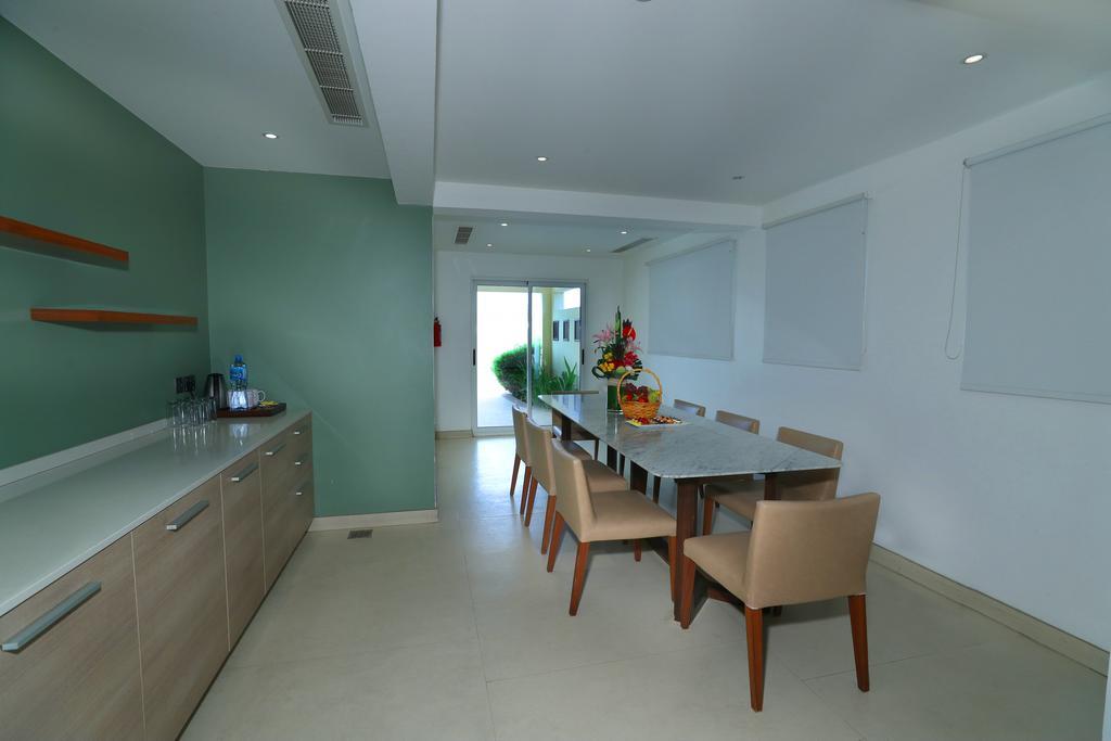 Al Bander Hotel & Resort. Фото 2