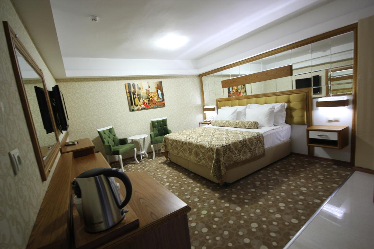 Grand Corner Boutique Hotel. Фото 2