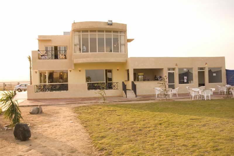 Yara Beach Club. Фото 1