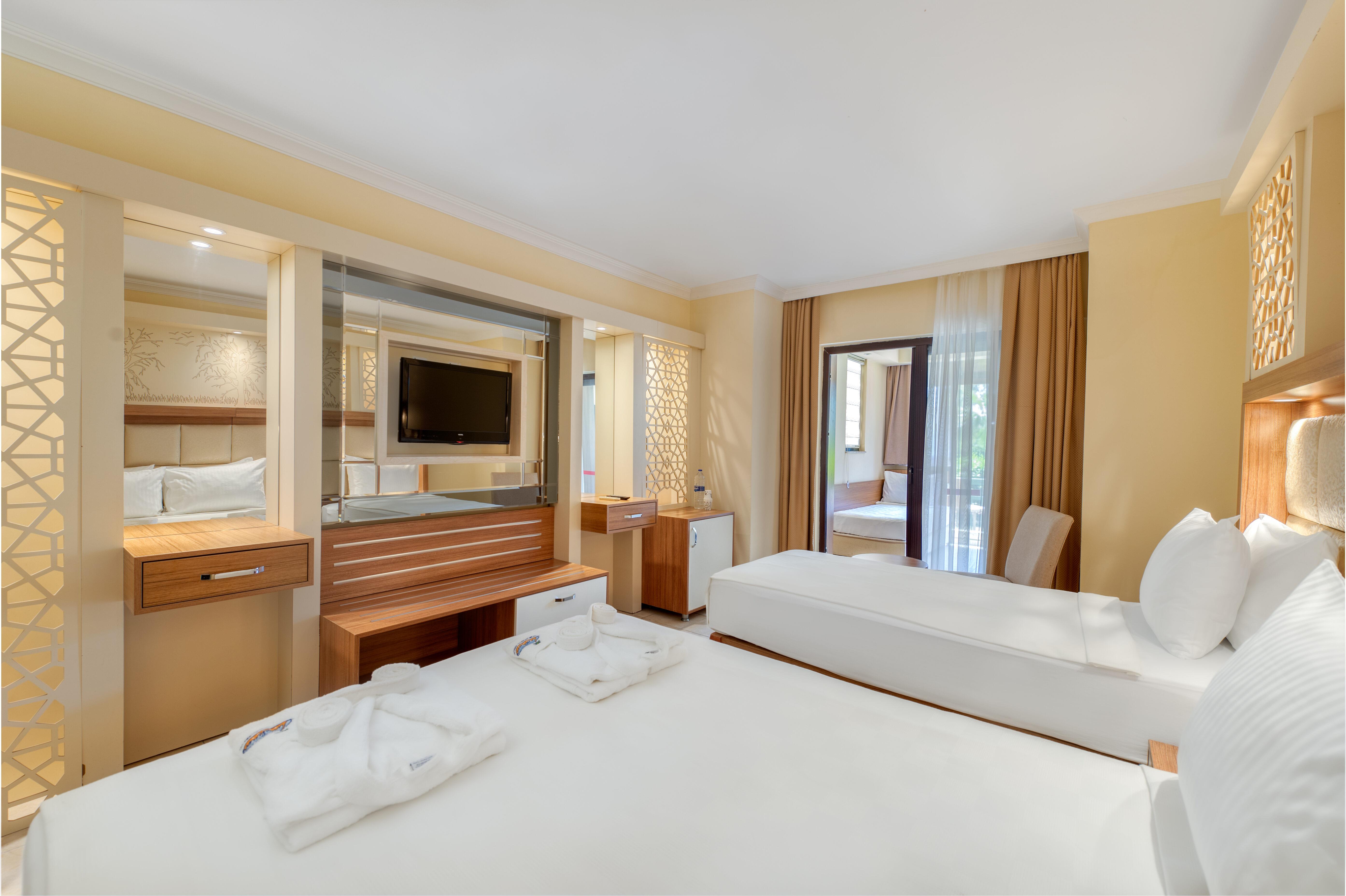 OZ Hotels Incekum Beach Resort. Фото 2