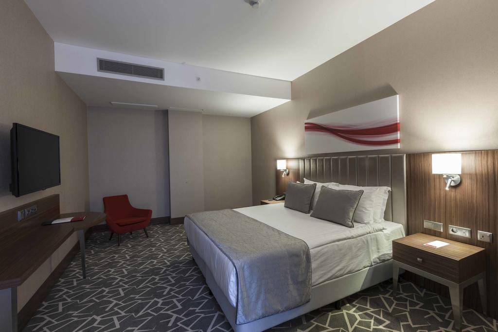 Ramada Istanbul Alibeykoy. Фото 4
