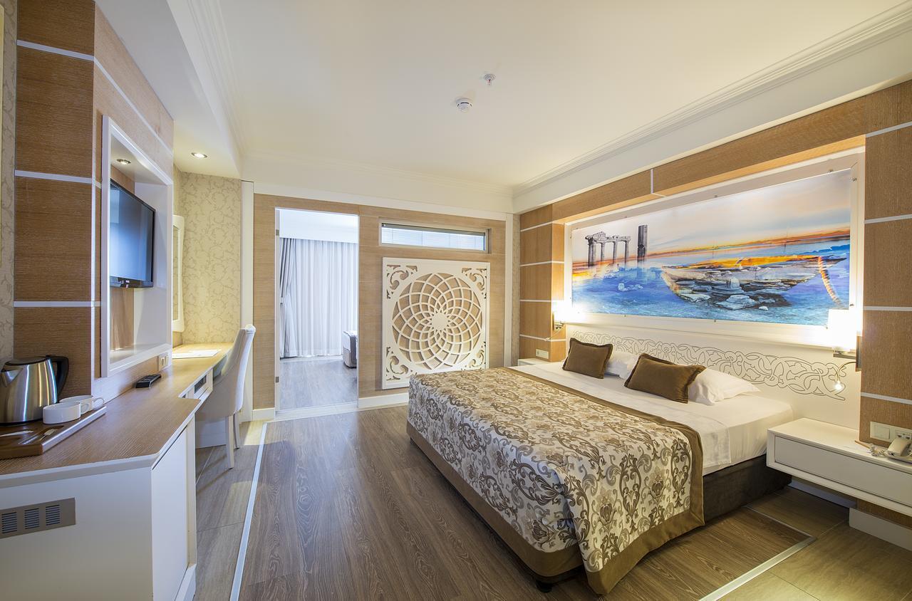 Crystal Sunset Luxury Resort & Spa. Фото 2