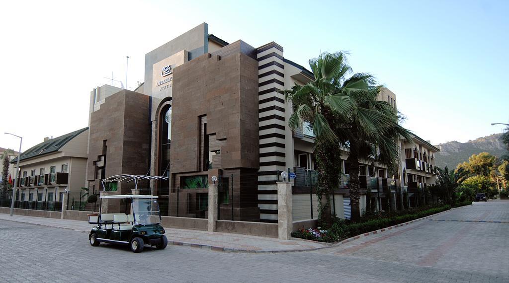 Ambassador Hotel Plaza. Фото 1